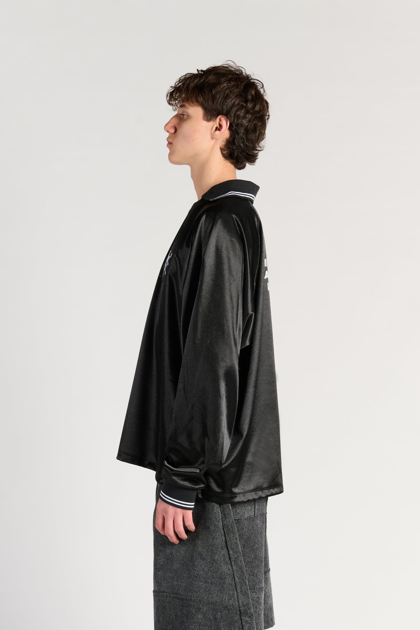 RETRO BLACK SOCCER JERSEY